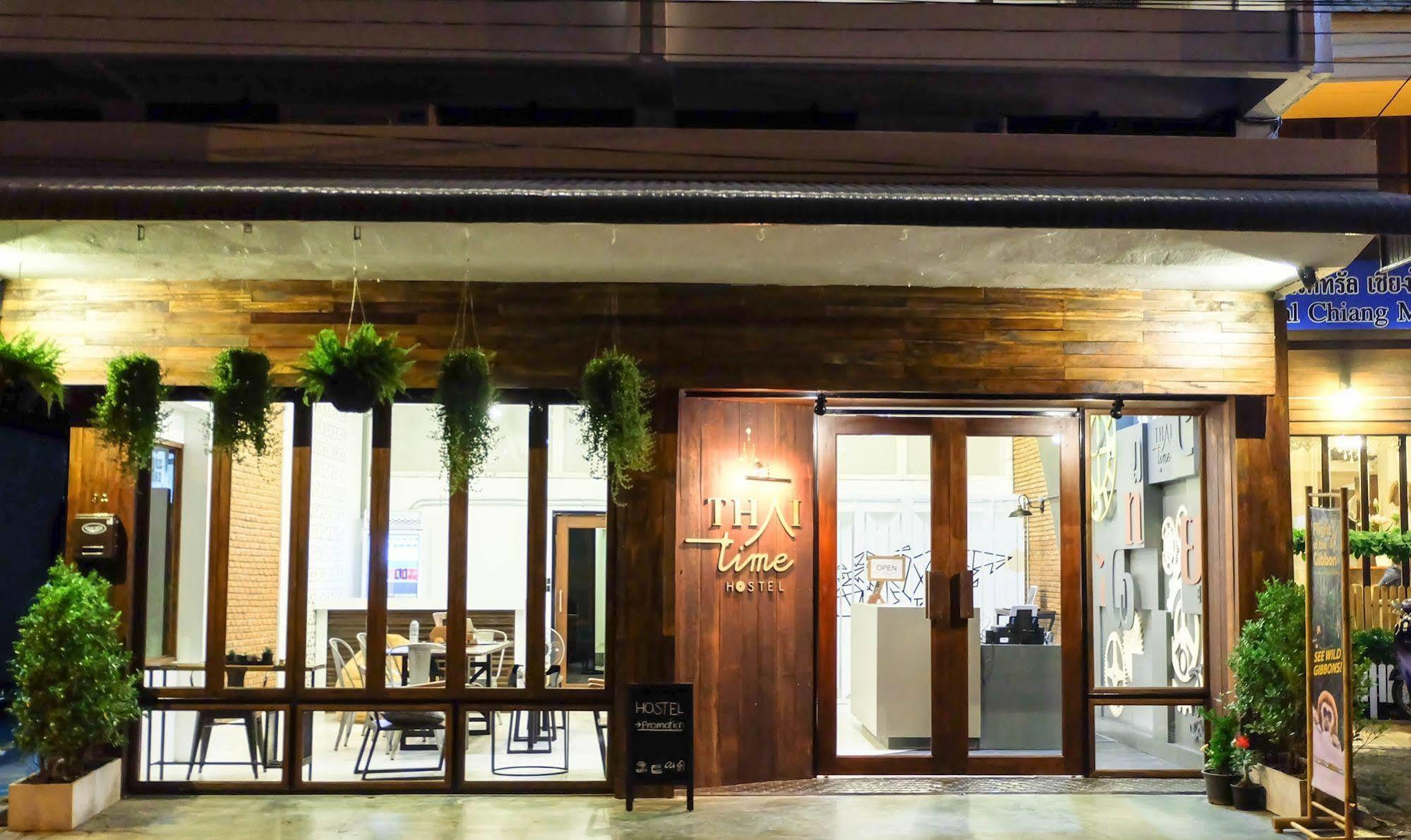 Thai Time Hostel เชียงใหม่ ภายนอก รูปภาพ