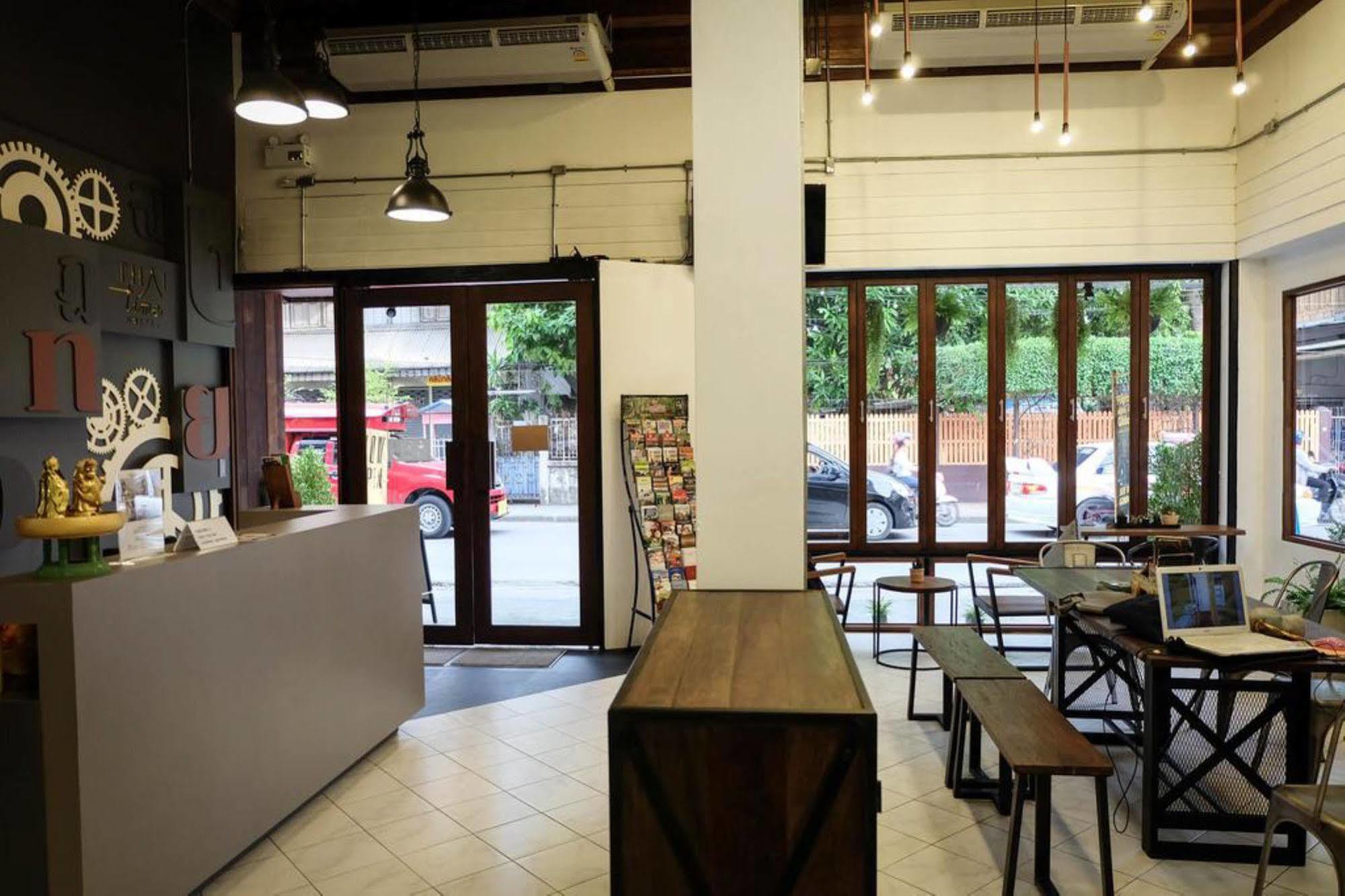 Thai Time Hostel เชียงใหม่ ภายนอก รูปภาพ