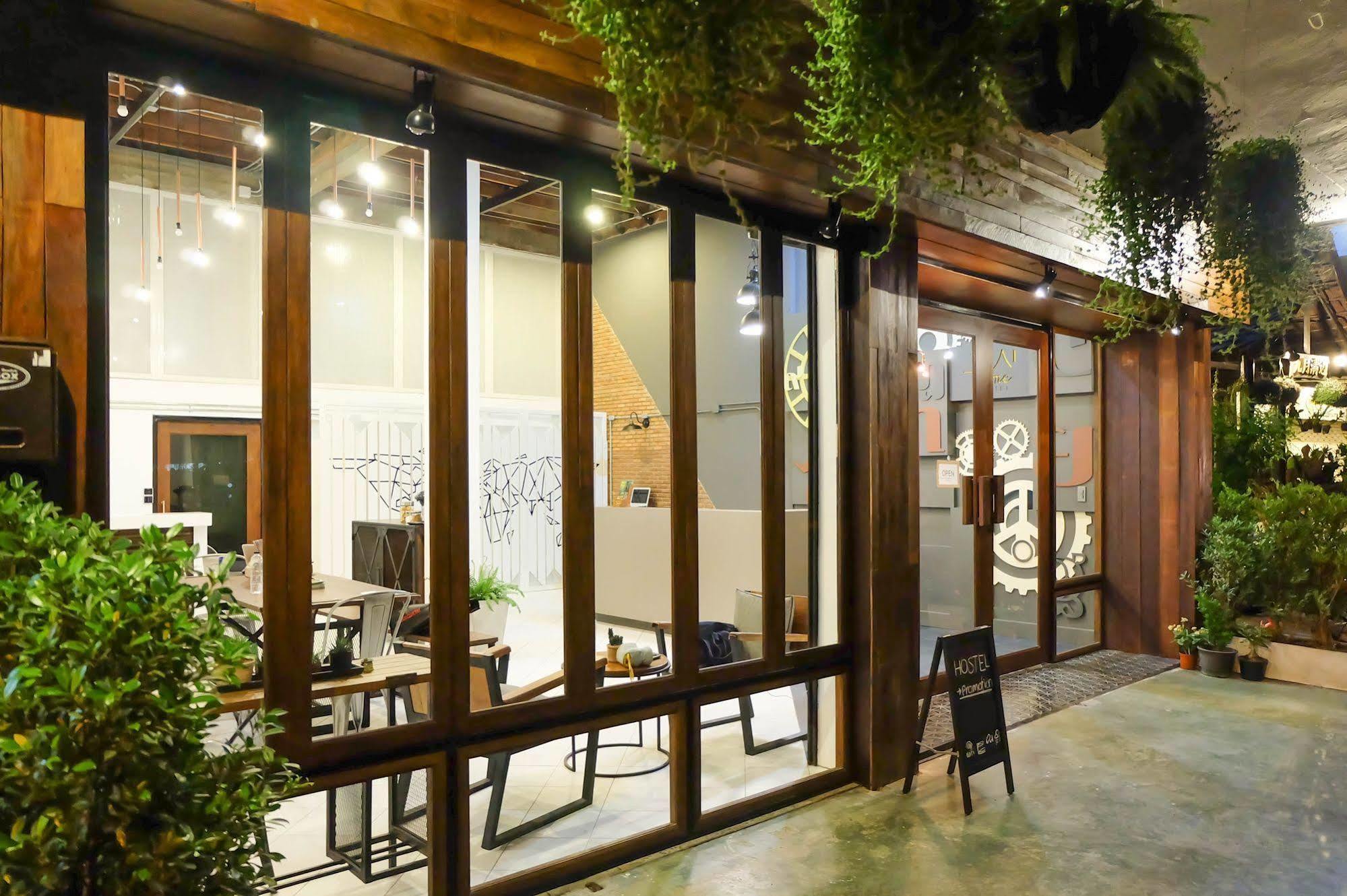 Thai Time Hostel เชียงใหม่ ภายนอก รูปภาพ